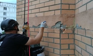 Обследование фасада здания в Чусовой в октябре